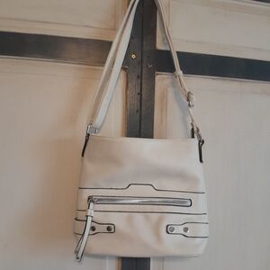 Deluxity Cream Shoulder Bag with Zipper Detail and Leopard Print Lining